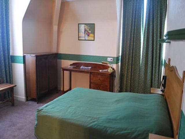 Logis Hotel & Restaurant - Le Normandie Caudebec-en-Caux Quarto foto