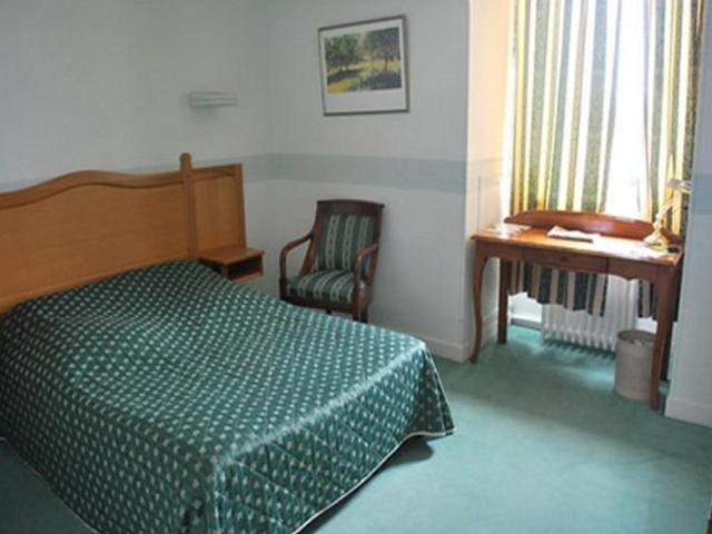 Logis Hotel & Restaurant - Le Normandie Caudebec-en-Caux Quarto foto